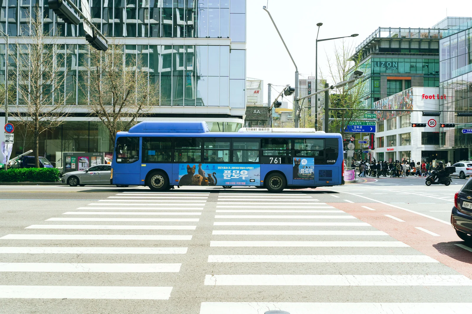 홈 S2 BUS — 시내버스 측면 광고 주행 컷